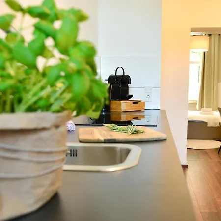 Milpau 1 - Modernes Mit Privater Terrasse & Queensize-bett アパート *