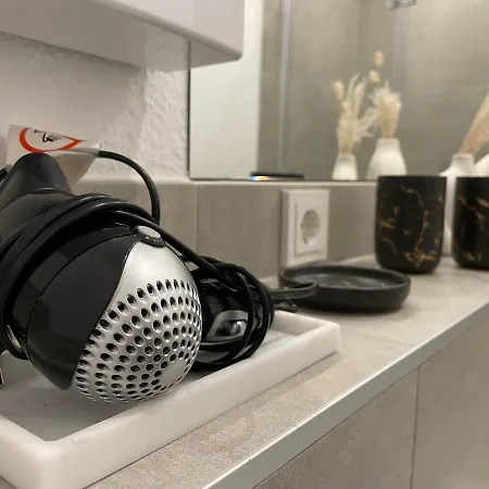 Milpau 1 - Modernes Mit Privater Terrasse & Queensize-bett アパート *