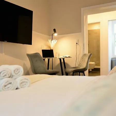 Milpau 1 - Modernes Mit Privater Terrasse & Queensize-bett