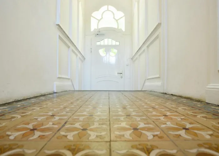 Milpau 1 - Modernes Mit Privater Terrasse & Queensize-bett *